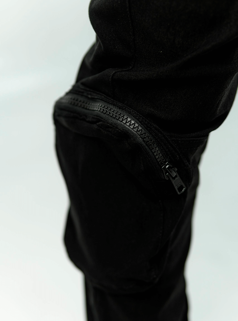BLACK UTILITY CARGO PANTS