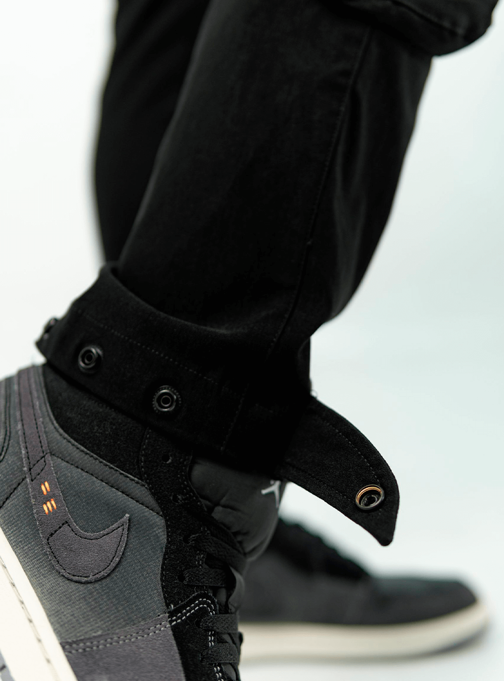 BLACK UTILITY CARGO PANTS