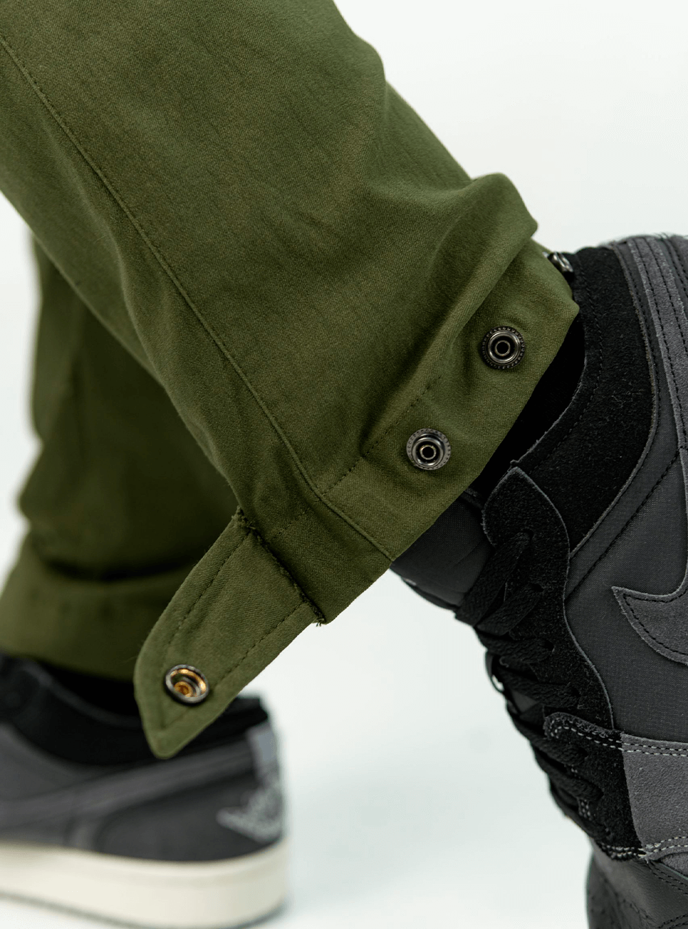 MILITARY GREEN UTILITY CARGO PANTS